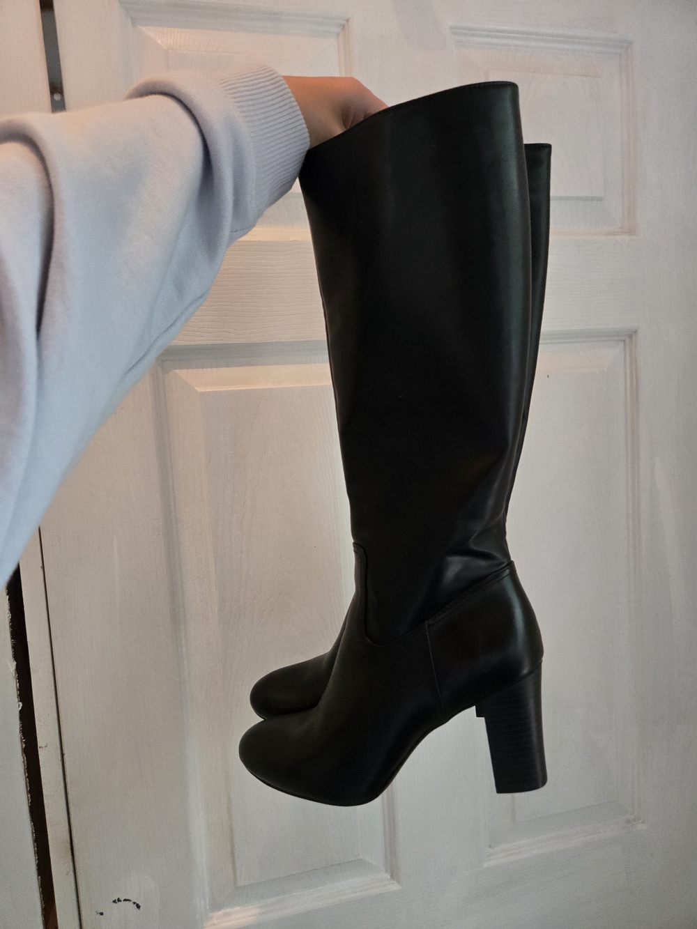 GAP Tall Stacked Heel Boots in True Black Size 8, Style #795491